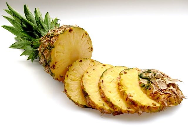 Can Budgies Eat Pineapple